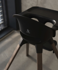 Stokke CLikk drvena hranilica za bebe Black&Warm Brown