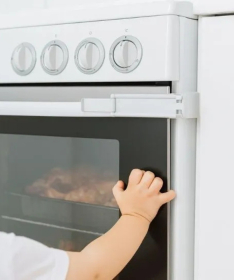 Bebekevi sigurnosna brava za ormarić sa šinom BEVI810