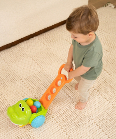 Infantino guralica za bebe aligator Scoot n’ Scoop 22115481