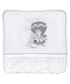 Tri Drugara u Parizu pamučni punjeni prekrivač sa drikerima za bebe 80x85 cm - Beli
