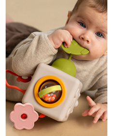 Taf Toys edukativna kocka za bebe Peek&Play Cube 22114153